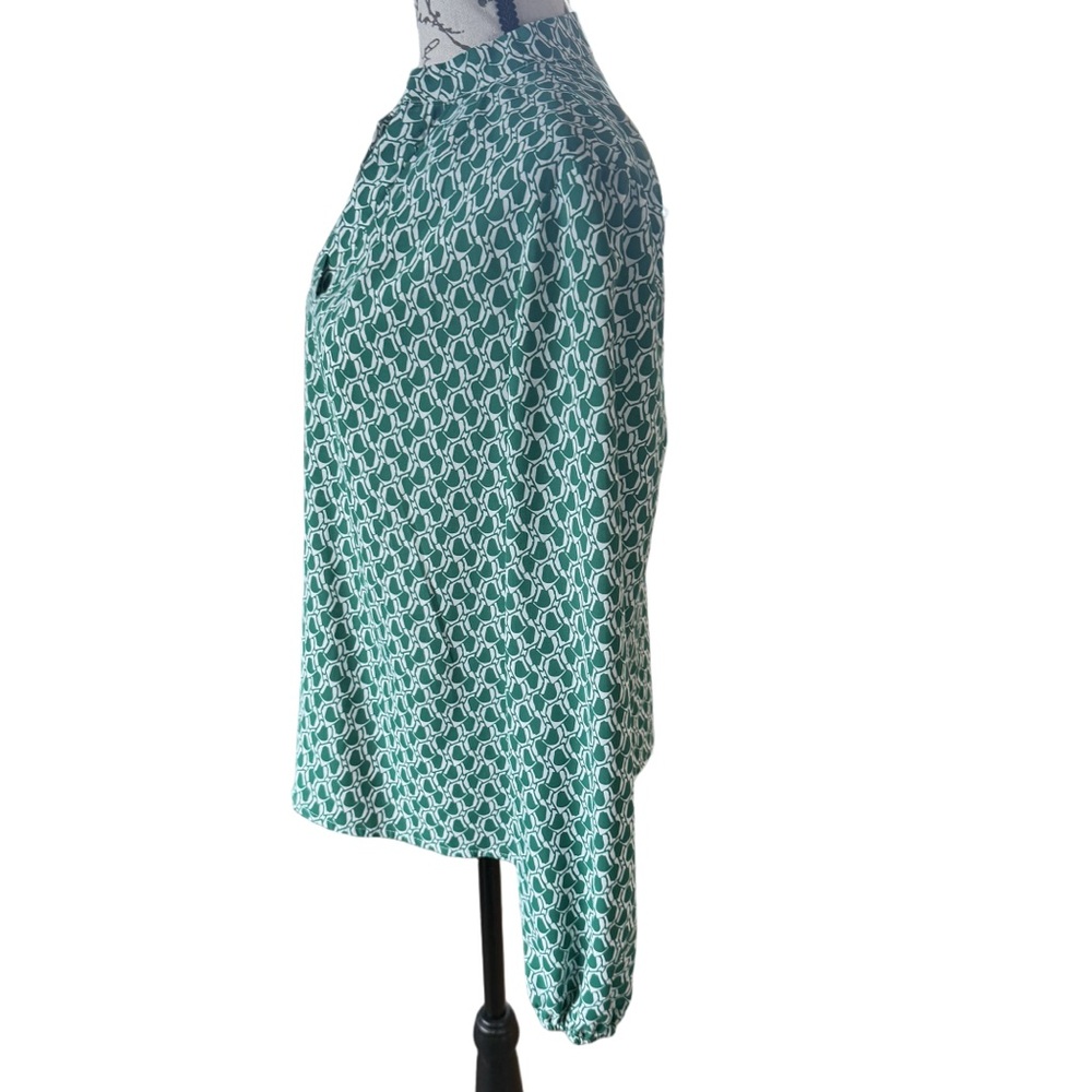 💚 SHEIN Green Geometric Print Blouse 👚 Size Small - Picture 5 of 9